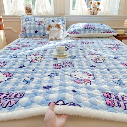 91家纺网 家纺一手货源 找家纺 佰亿莱 2024新款三丽鸥牛奶绒床垫 幸运星kt猫