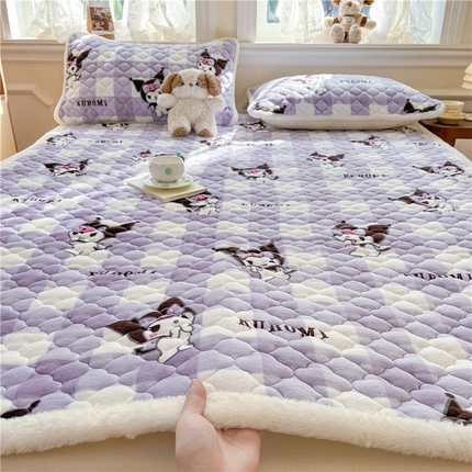 91家纺网 家纺一手货源 找家纺 佰亿莱 2024新款三丽鸥牛奶绒床垫 格子库洛米