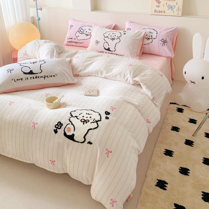 91家纺网 家纺一手货源 找家纺 澳萝拉 2024新款牛奶绒毛巾绣四件套 欢乐小狗