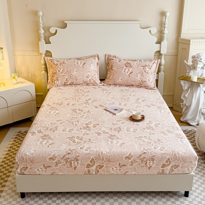 91家纺网 家纺一手货源 找家纺 金丝鸟家纺 2024新款加厚240g立体雕花牛奶绒床笠 蝴蝶飞 咖