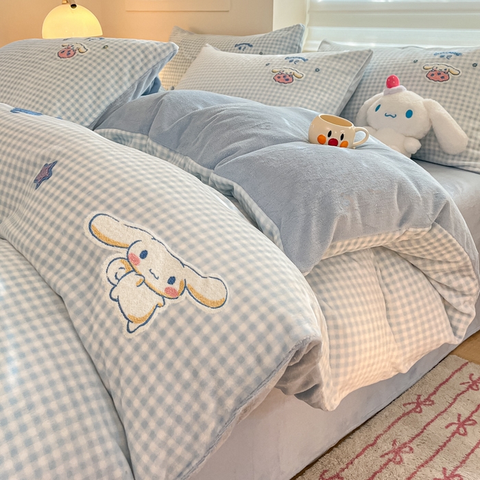 91家纺网 家纺一手货源 找家纺 金爱家 2024新款正版三丽鸥授权毛巾绣刺绣工艺加厚牛奶绒系列四件套 绒毛巾绣-蓝格大耳狗