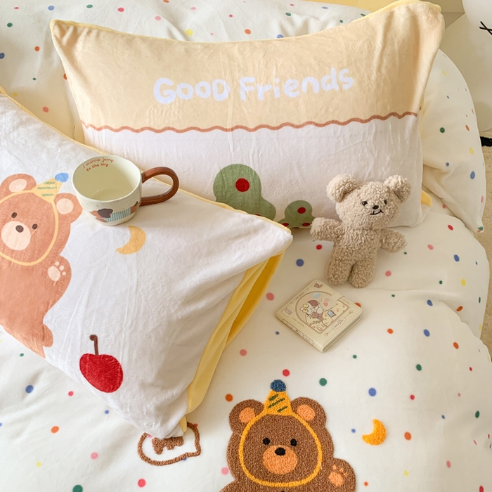 91家纺网 家纺一手货源 找家纺 澳萝拉 2024新款牛奶绒毛巾绣四件套 熊熊乐园