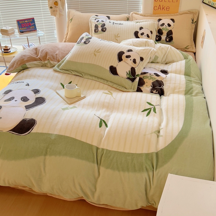 91家纺网 家纺一手货源 找家纺 金爱家 2024新款ins大版牛奶绒数码印花四件套 绒大版-贪吃熊猫