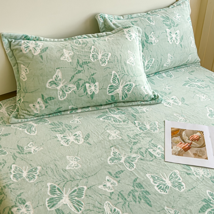 91家纺网 家纺一手货源 找家纺 金丝鸟家纺 2024新款加厚240g立体雕花牛奶绒床笠 蝴蝶飞 绿