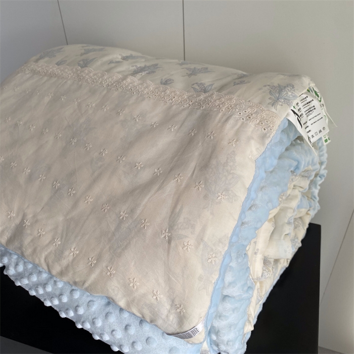 91家纺网 家纺一手货源 找家纺 2025新款秋冬季棉加豆豆绒法式花边款豆豆被被芯铃兰花开