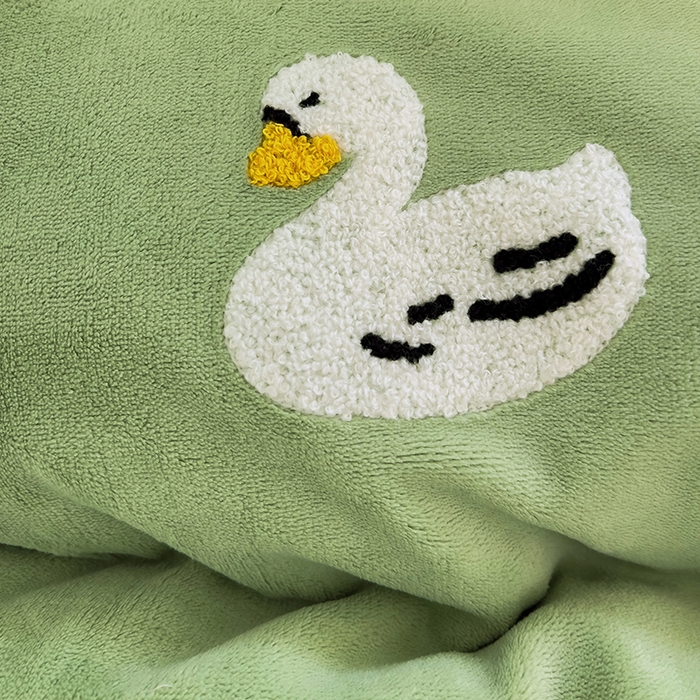 91家纺网 家纺一手货源 找家纺 眠帛家居 2024高克重牛奶绒卡通毛巾绣系列 柯尔鸭