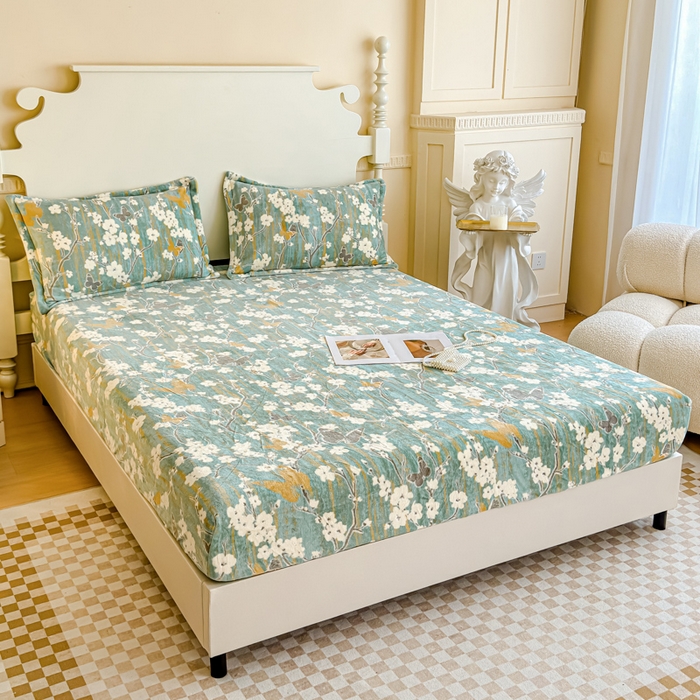 91家纺网 家纺一手货源 找家纺 金丝鸟家纺 2024新款加厚240g立体雕花牛奶绒床笠 蝴蝶花 绿