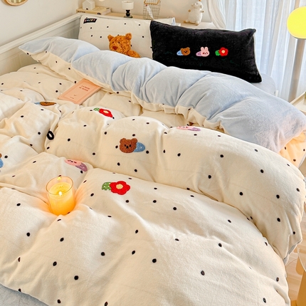 91家纺网 家纺一手货源 找家纺 呗旺鹿 2024新款A类高克重散盘印花毛巾绣牛奶绒四件套 韩式发卡