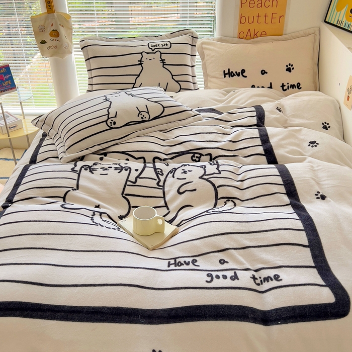 91家纺网 家纺一手货源 找家纺 金爱家 2024新款ins大版牛奶绒数码印花四件套 绒大版-睡睡猫