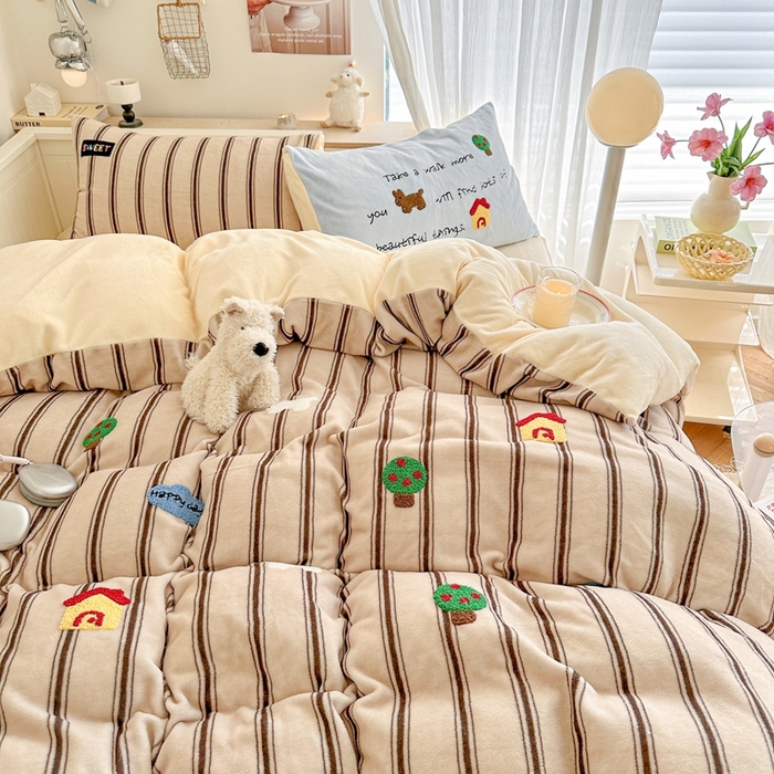 91家纺网 家纺一手货源 找家纺 呗旺鹿 2024新款A类高克重散盘印花毛巾绣牛奶绒四件套 森林小狗