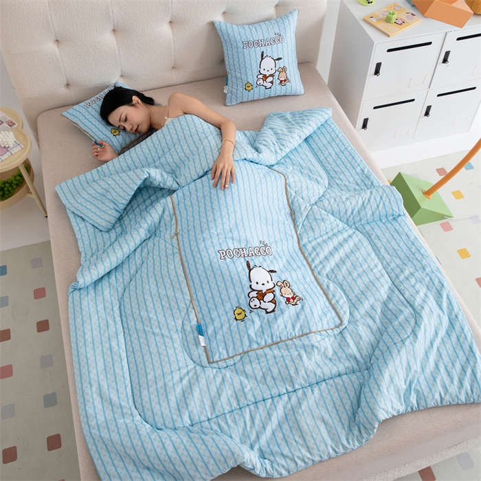 91家纺网 家纺一手货源 找家纺 照世家纺 2024新款亲肤舒适三丽鸥可爱卡通抱枕被 帕恰狗-蓝