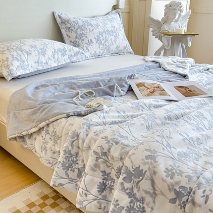 金丝鸟家纺 2024新款加厚240g立体雕花牛奶绒夹棉绗缝毛毯 繁花 蓝ab毯