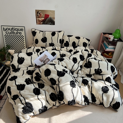 91家纺网 家纺一手货源 找家纺 桃子家居 2024新款A类加厚美拉德温暖治愈风舒棉绒黑纱阳离子提花三角针贝壳边牛奶绒系列四件套 绒三角针-美拉德郁金香