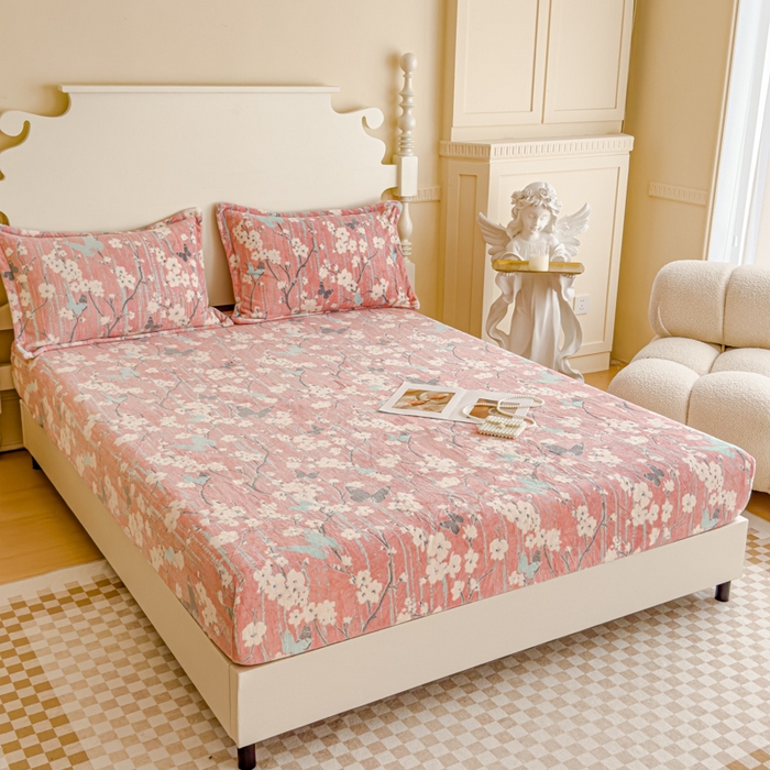 91家纺网 家纺一手货源 找家纺 金丝鸟家纺 2024新款加厚240g立体雕花牛奶绒床笠 蝴蝶花 粉