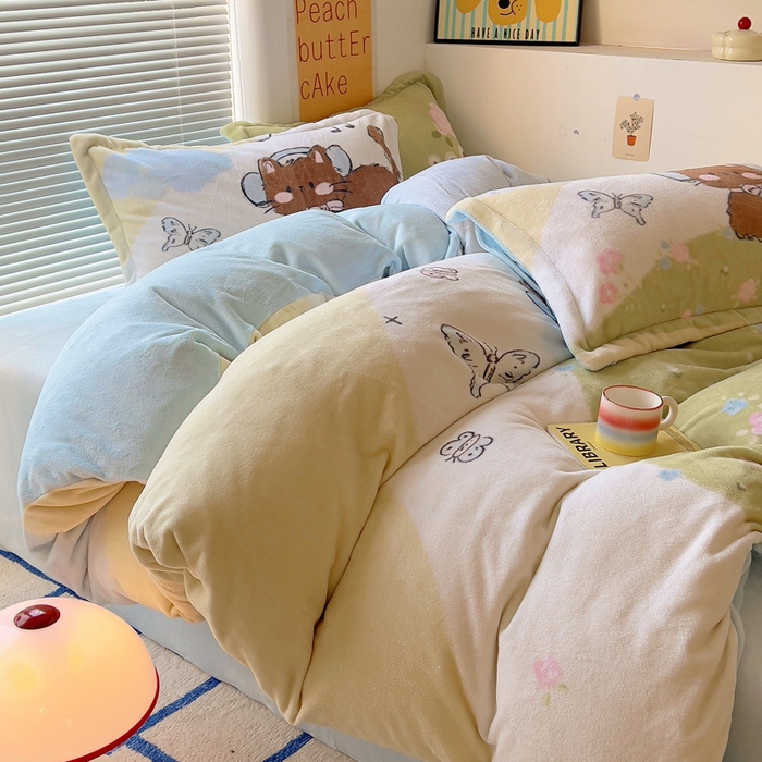 91家纺网 家纺一手货源 找家纺 金爱家 2024新款ins大版牛奶绒数码印花四件套 绒大版-音乐小猫