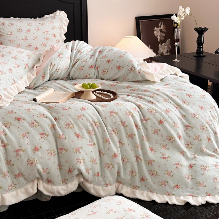 91家纺网 家纺一手货源 找家纺 潘朵拉家纺 2024爆款绒法式双层牛奶绒花边四件套 蓝茉