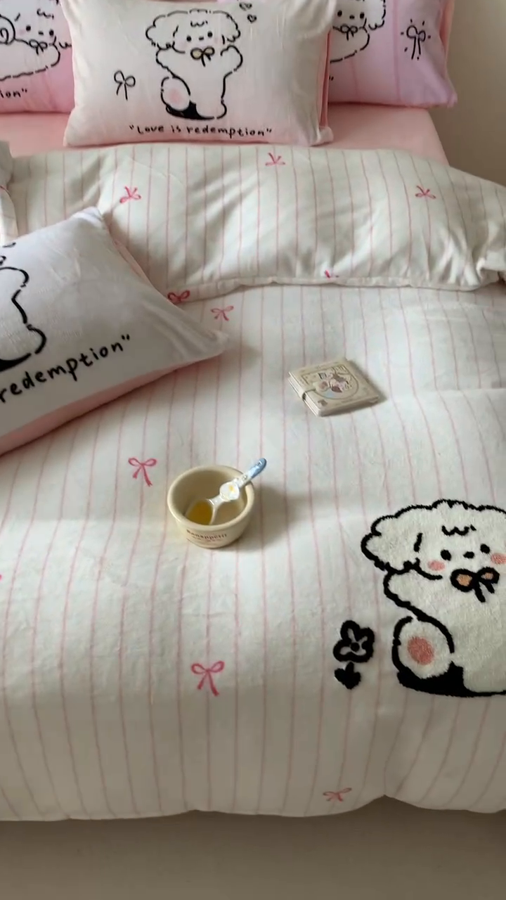 91家纺网 家纺一手货源 找家纺 澳萝拉 2024新款牛奶绒毛巾绣四件套 欢乐小狗