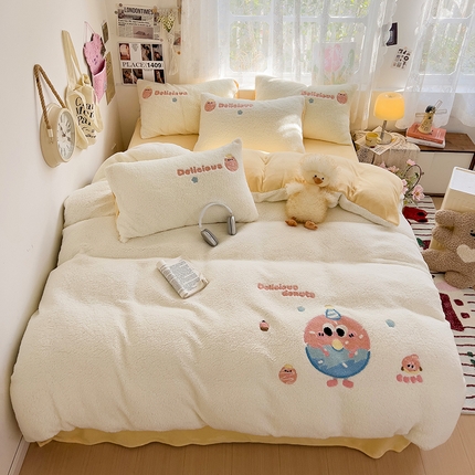 眠帛家居 2024高克重牛奶绒羊羔绒毛巾绣加印大版卡通四件套 圈圈
