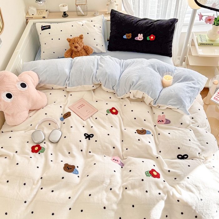 91家纺网 家纺一手货源 找家纺 呗旺鹿 2024新款A类高克重散盘印花毛巾绣牛奶绒四件套 韩式发卡