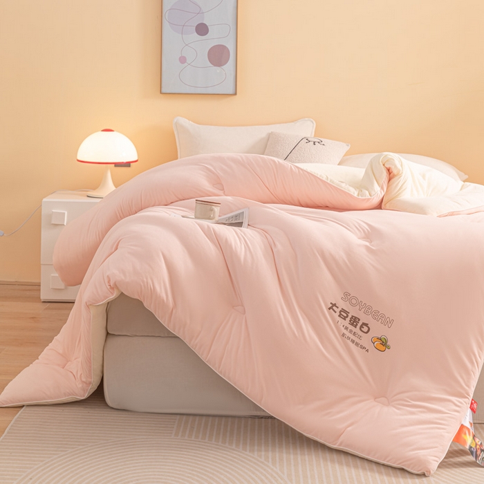 91家纺网 家纺一手货源 找家纺 佳居缘 2025新款小奶猫A类针织棉火山绒大豆被被子被芯软糯单人双人被芯冬被 奶油粉米黄双拼