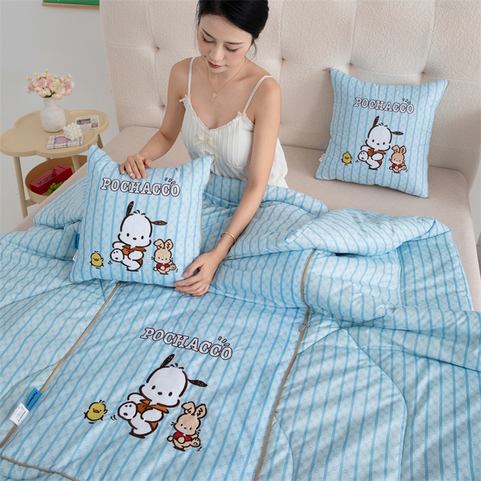 91家纺网 家纺一手货源 找家纺 照世家纺 2024新款亲肤舒适三丽鸥可爱卡通抱枕被 帕恰狗-蓝