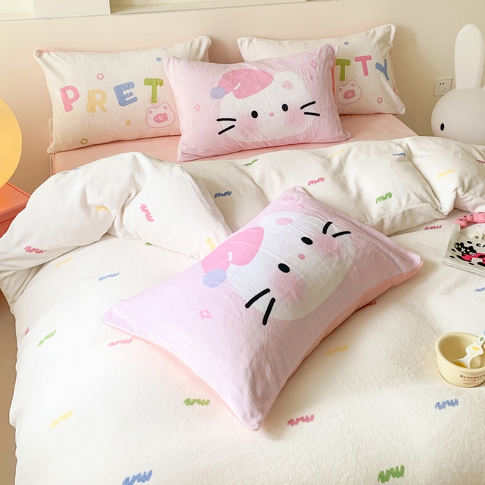 91家纺网 家纺一手货源 找家纺 澳萝拉 2024新款牛奶绒毛巾绣四件套 苹果猫咪