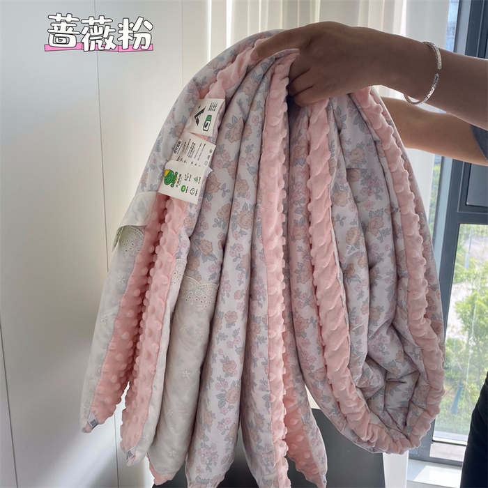 91家纺网 家纺一手货源 找家纺 2025新款秋冬季棉加豆豆绒法式花边款豆豆被被芯蔷薇粉