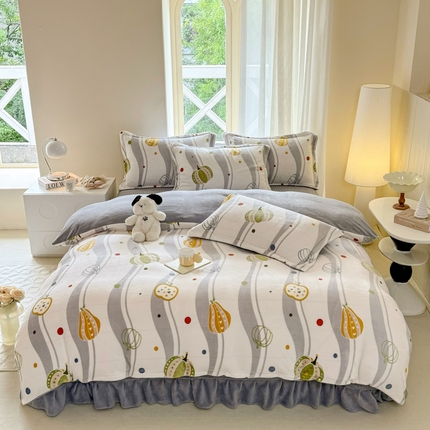 91家纺网 家纺一手货源 找家纺 富之航 2024新款印花牛奶绒床盖四件套 南瓜派对