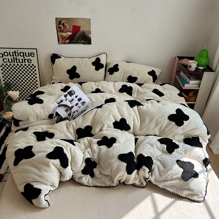 桃子家居 2024新款A类加厚美拉德温暖治愈风舒棉绒黑纱阳离子提花三角针贝壳边牛奶绒系列四件套 绒三角针-美拉德咖蝴蝶