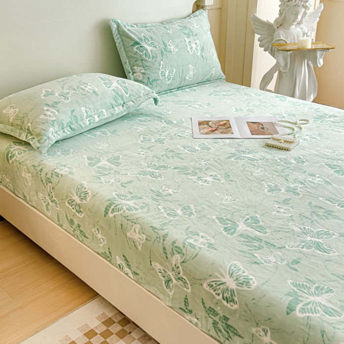 91家纺网 家纺一手货源 找家纺 金丝鸟家纺 2024新款加厚240g立体雕花牛奶绒床笠 蝴蝶飞 绿