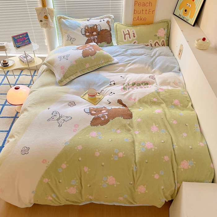 91家纺网 家纺一手货源 找家纺 金爱家 2024新款ins大版牛奶绒数码印花四件套 绒大版-音乐小猫