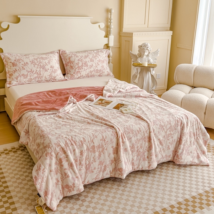 91家纺网 家纺一手货源 找家纺 （总）金丝鸟家纺 2024新款加厚240g立体雕花牛奶绒夹棉绗缝毛毯