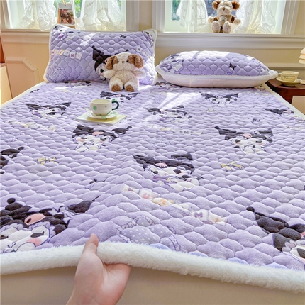 91家纺网 家纺一手货源 找家纺 佰亿莱 2024新款三丽鸥牛奶绒床垫 星星库洛米