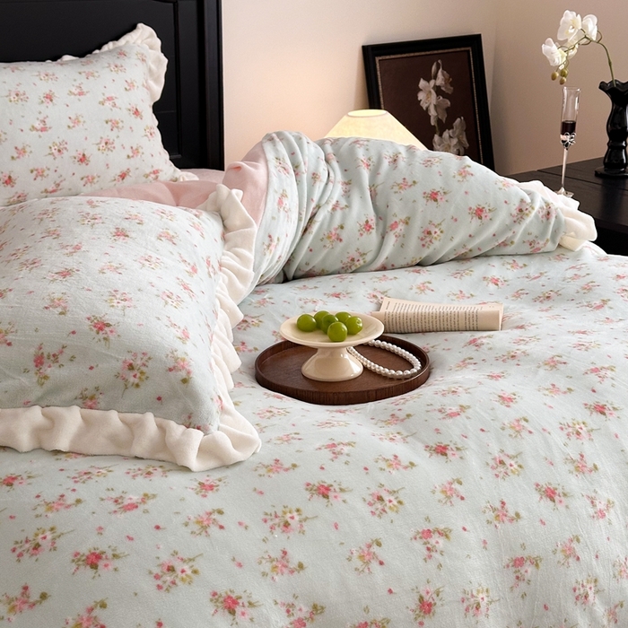 91家纺网 家纺一手货源 找家纺 潘朵拉家纺 2024爆款绒法式双层牛奶绒花边四件套 蓝茉