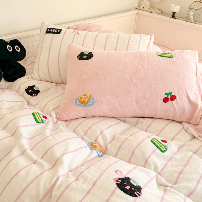 91家纺网 家纺一手货源 找家纺 呗旺鹿 2024新款A类高克重散盘印花毛巾绣牛奶绒四件套 开心派对