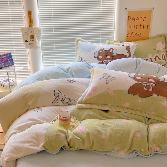 91家纺网 家纺一手货源 找家纺 金爱家 2024新款ins大版牛奶绒数码印花四件套 绒大版-音乐小猫