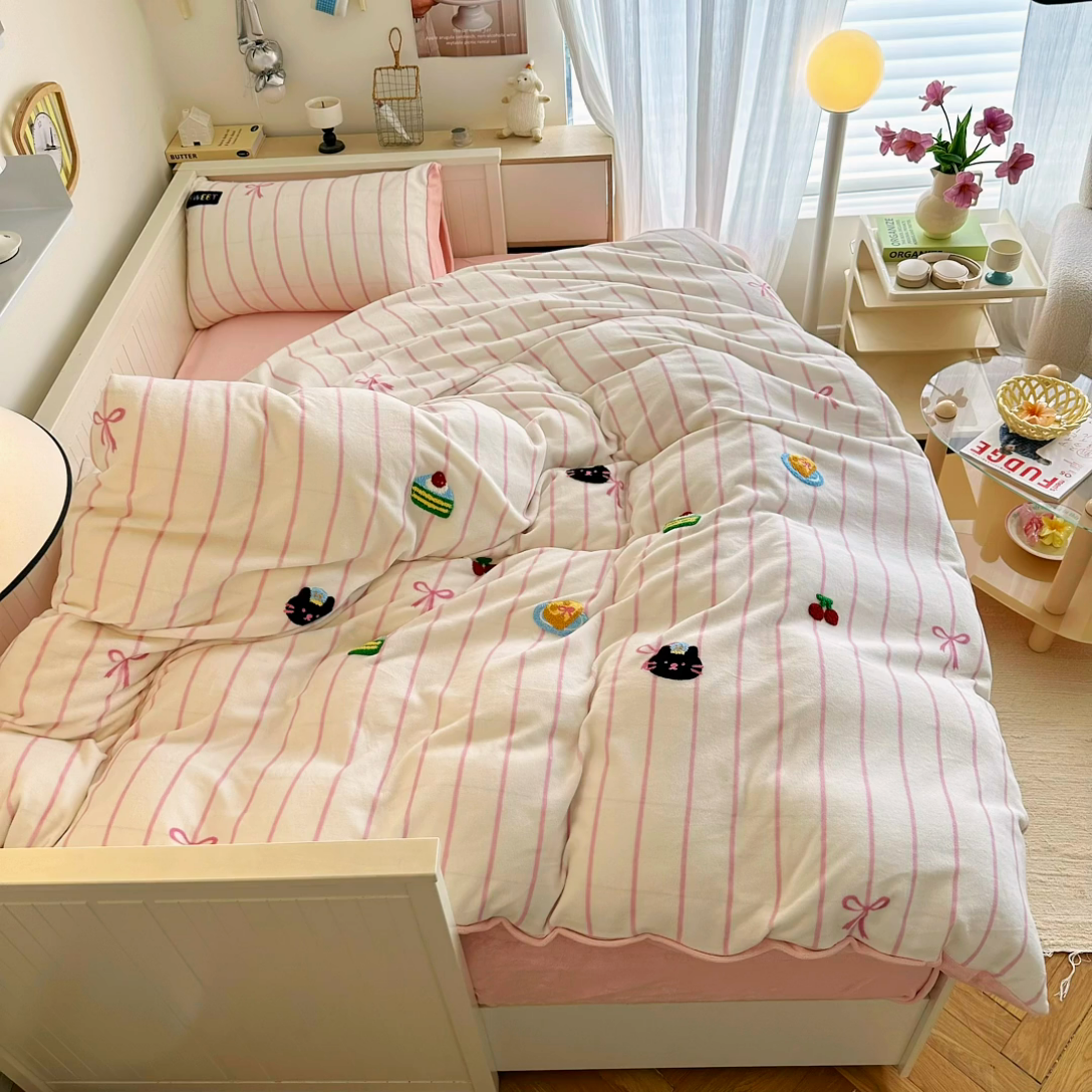 91家纺网 家纺一手货源 找家纺 呗旺鹿 2024新款A类高克重散盘印花毛巾绣牛奶绒四件套 开心派对