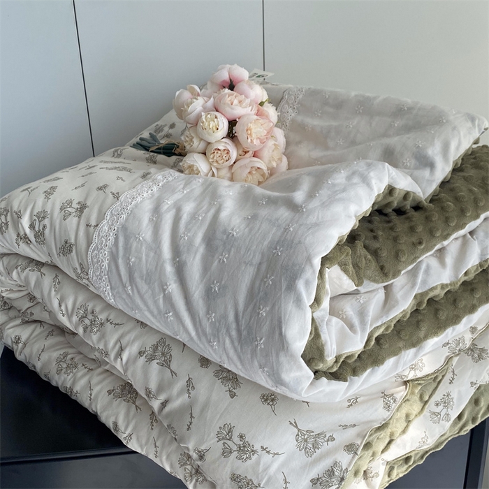 91家纺网 家纺一手货源 找家纺 2025新款秋冬季棉加豆豆绒法式花边款豆豆被被芯雏菊绿