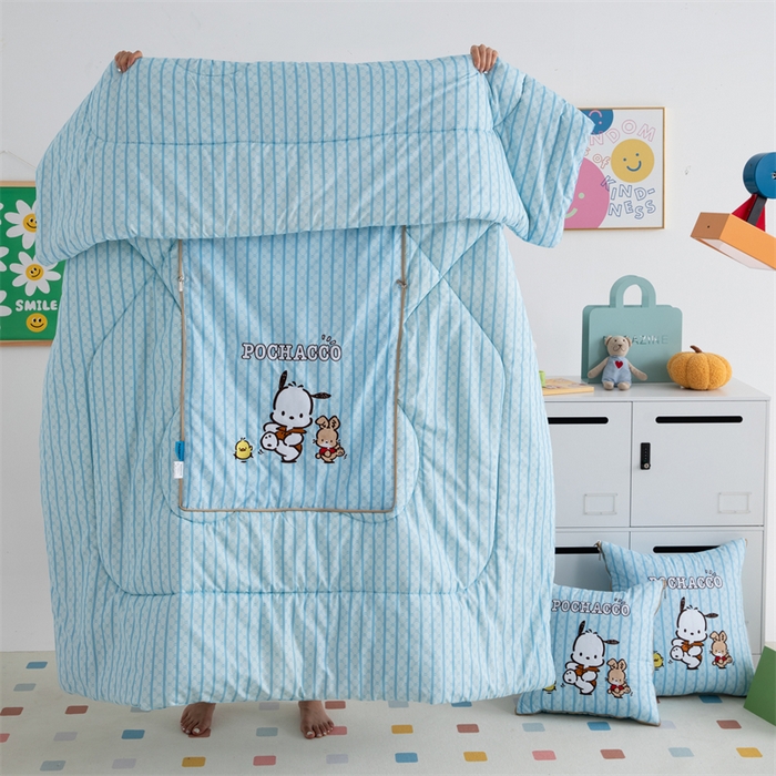 91家纺网 家纺一手货源 找家纺 照世家纺 2024新款亲肤舒适三丽鸥可爱卡通抱枕被 帕恰狗-蓝