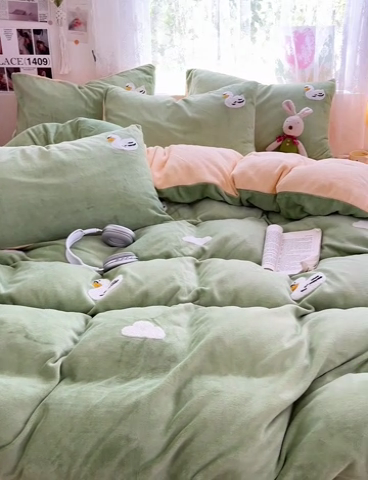 91家纺网 家纺一手货源 找家纺 眠帛家居 2024高克重牛奶绒卡通毛巾绣系列 柯尔鸭