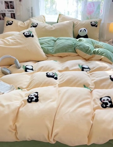 91家纺网 家纺一手货源 找家纺 眠帛家居 2024高克重牛奶绒卡通毛巾绣系列 丫丫