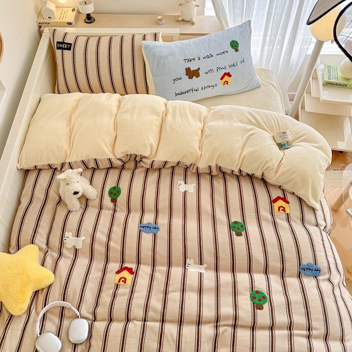 91家纺网 家纺一手货源 找家纺 呗旺鹿 2024新款A类高克重散盘印花毛巾绣牛奶绒四件套 森林小狗