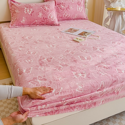 金丝鸟家纺 2024新款加厚240g立体雕花牛奶绒床笠 蝴蝶飞 粉