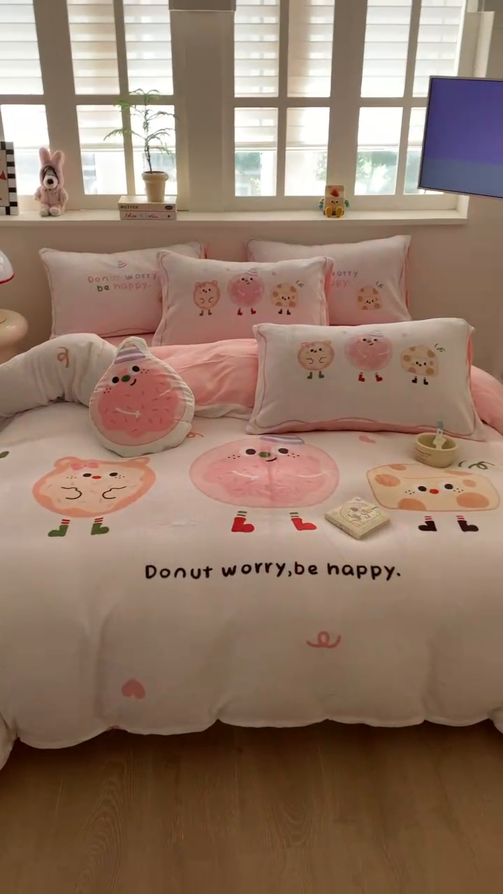 91家纺网 家纺一手货源 找家纺 澳萝拉 2024新款牛奶绒数码印花四件套 甜心奶酪