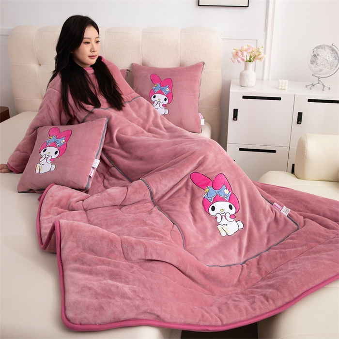 91家纺网 家纺一手货源 找家纺 照世家纺 2024新款卡通三丽鸥懒人抱枕被 美乐蒂