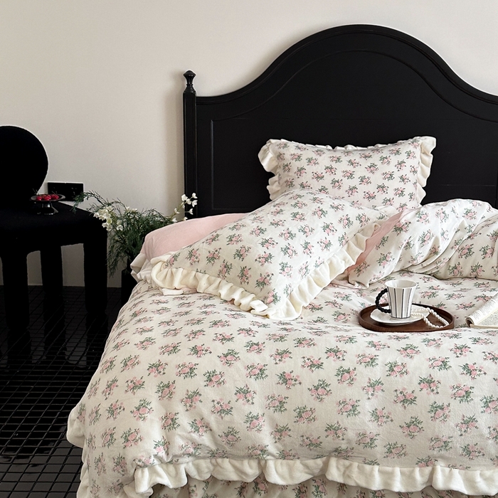 91家纺网 家纺一手货源 找家纺 潘朵拉家纺 2024爆款绒法式双层牛奶绒花边四件套 花溪