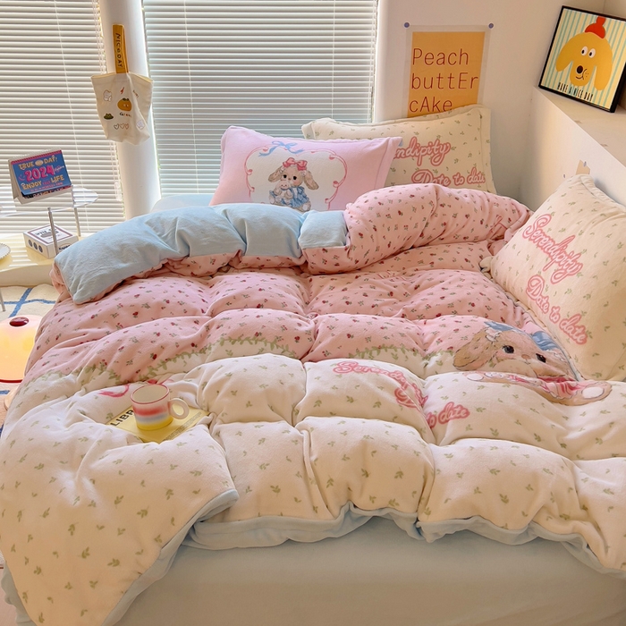 91家纺网 家纺一手货源 找家纺 金爱家 2024新款ins大版牛奶绒数码印花四件套 绒大版-抱抱兔