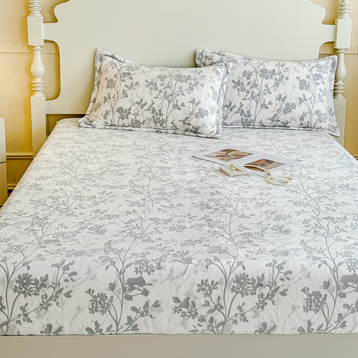 91家纺网 家纺一手货源 找家纺 金丝鸟家纺 2024新款加厚240g立体雕花牛奶绒床笠 繁花 灰