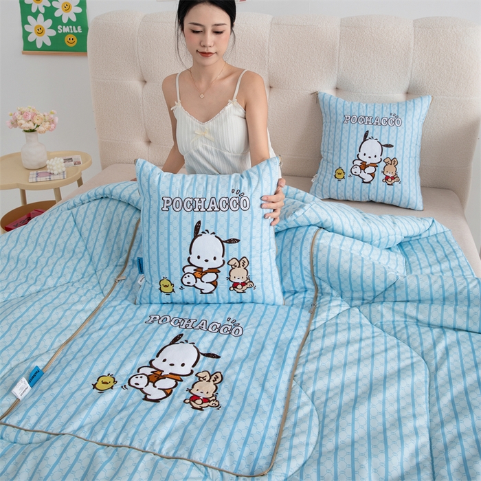 91家纺网 家纺一手货源 找家纺 照世家纺 2024新款亲肤舒适三丽鸥可爱卡通抱枕被 帕恰狗-蓝