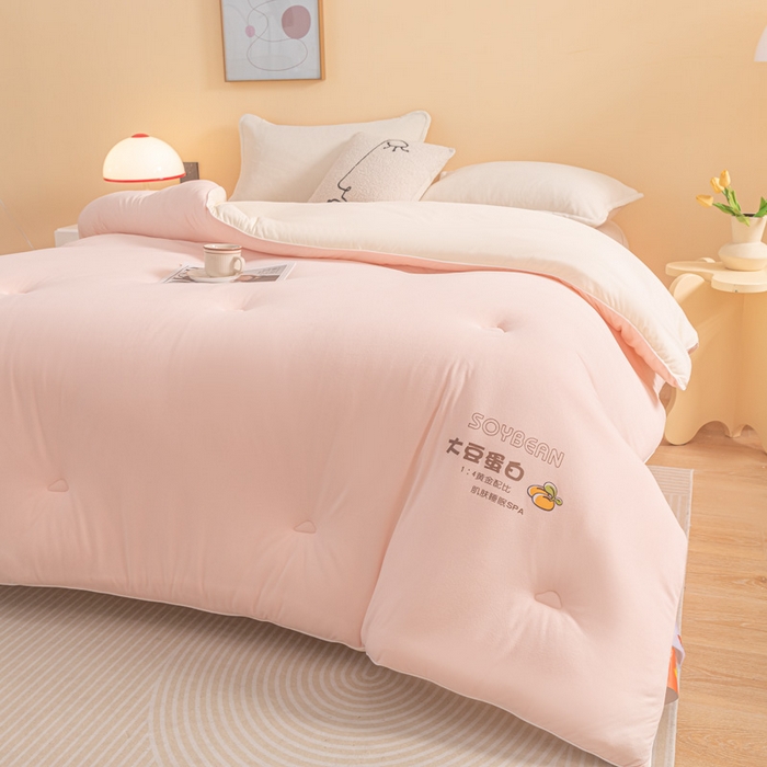 91家纺网 家纺一手货源 找家纺 佳居缘 2025新款小奶猫A类针织棉火山绒大豆被被子被芯软糯单人双人被芯冬被 奶油粉米黄双拼